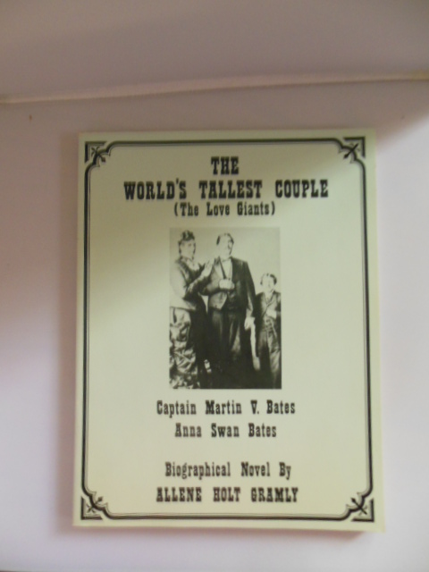 Image for The World's Tallest Couple (The Love Giants; Captain Martin V. Bates Anna Swan Bates