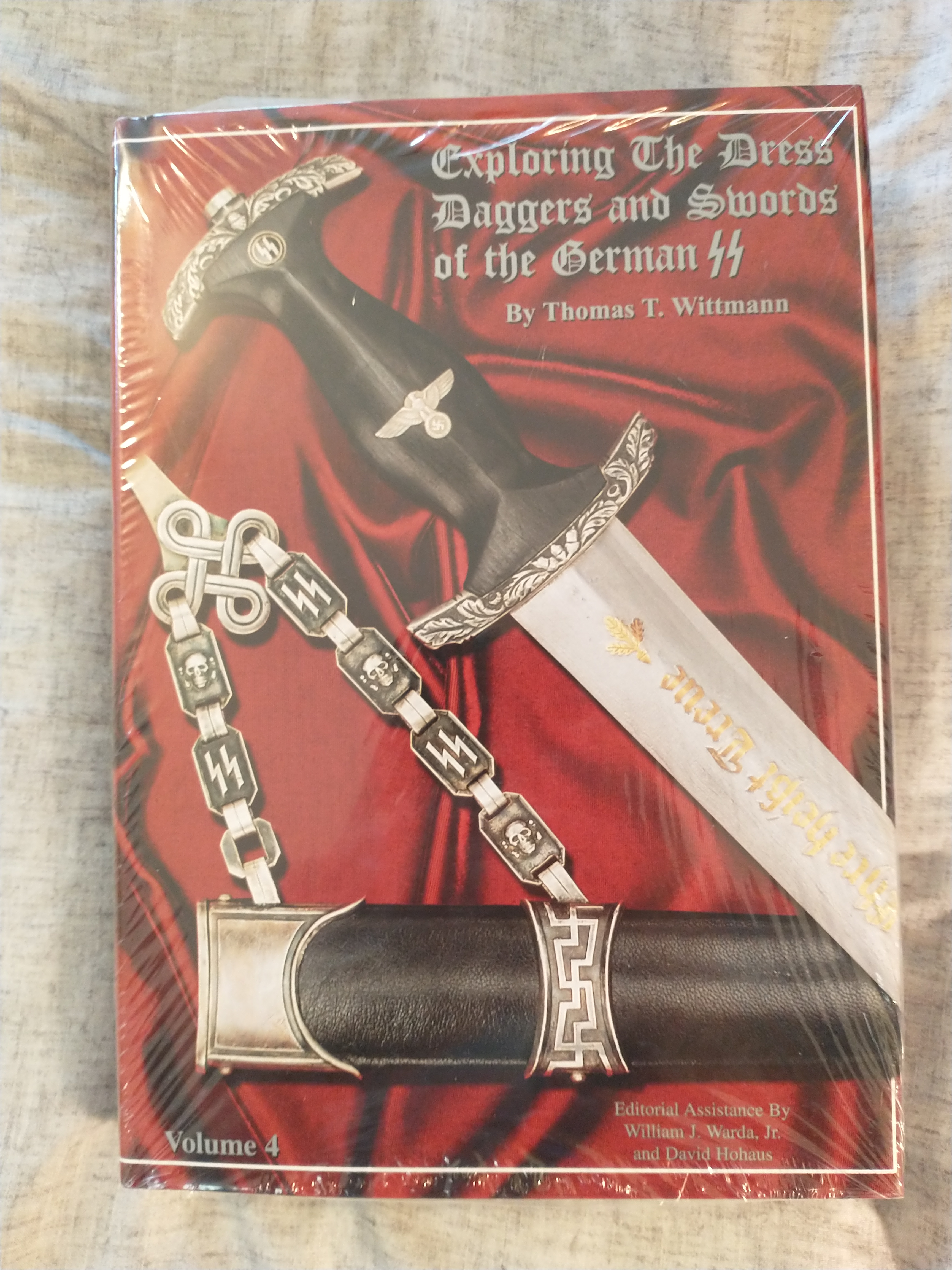 EXPLORING THE DRESS DAGGERS AND SWORDS OF THE GERMAN SS